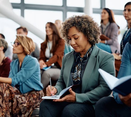 Fejlessze szakmai tudását! Tekintse meg aktuális képzéseinket és jelentkezzen most.